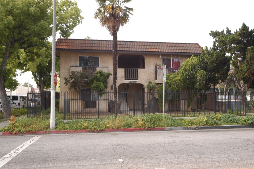 14602 Sylvan St in Van Nuys, CA - Building Photo