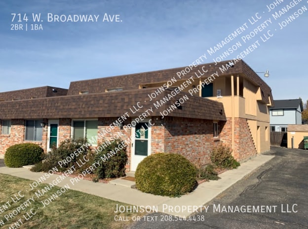property at 714 W Broadway Ave