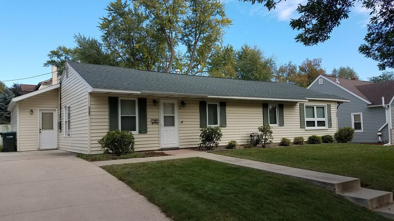 1102 10th Ave NE in Rochester, MN - Foto de edificio