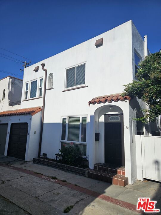 110 N Edison Pl in Long Beach, CA - Building Photo - Building Photo