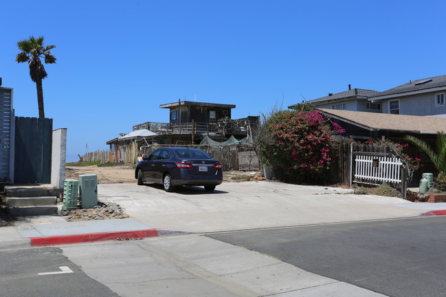 1174 Seacoast Dr in Imperial Beach, CA - Building Photo - Building Photo