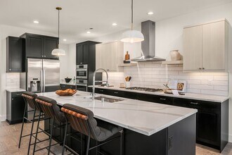 733 4th Ct S in Kirkland, WA - Building Photo - Building Photo