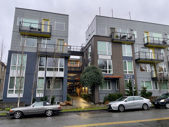121 12th Ave E, Unit Unit 400 in Seattle, WA - Foto de edificio - Building Photo
