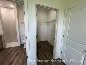 1263 Hillcrest St E in Lehigh Acres, FL - Building Photo - Building Photo