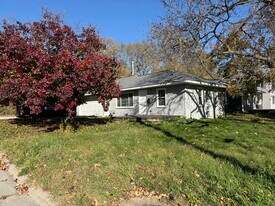 805 4th St in Nevada, IA - Building Photo