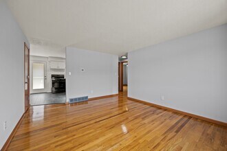 1033 Folkestone Rd in Columbus, OH - Foto de edificio - Building Photo