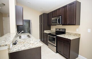 1702 Conservation Trl in Fort Walton Beach, FL - Building Photo