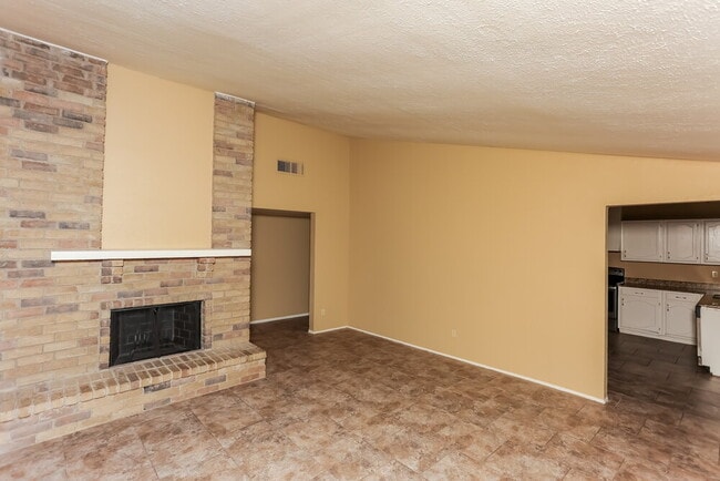 515 Nora Ln in Desoto, TX - Building Photo - Building Photo