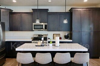 686 E Benbrook Ln in Midvale, UT - Building Photo - Building Photo