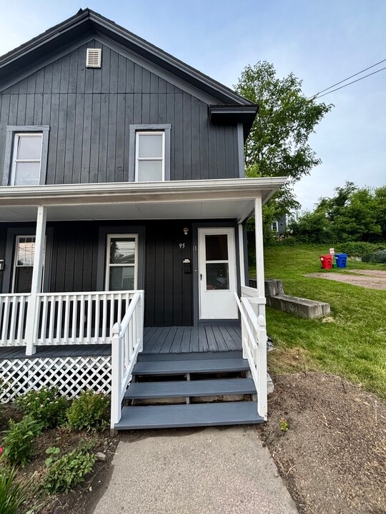 95 Union St in Winooski, VT - Building Photo