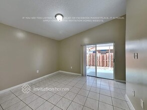 12378 NW 98th Ave in Hialeah Gardens, FL - Building Photo - Building Photo