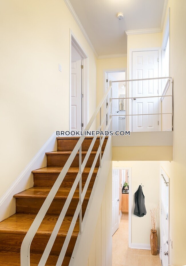 79 Thornton Rd in Brookline, MA - Building Photo - Building Photo
