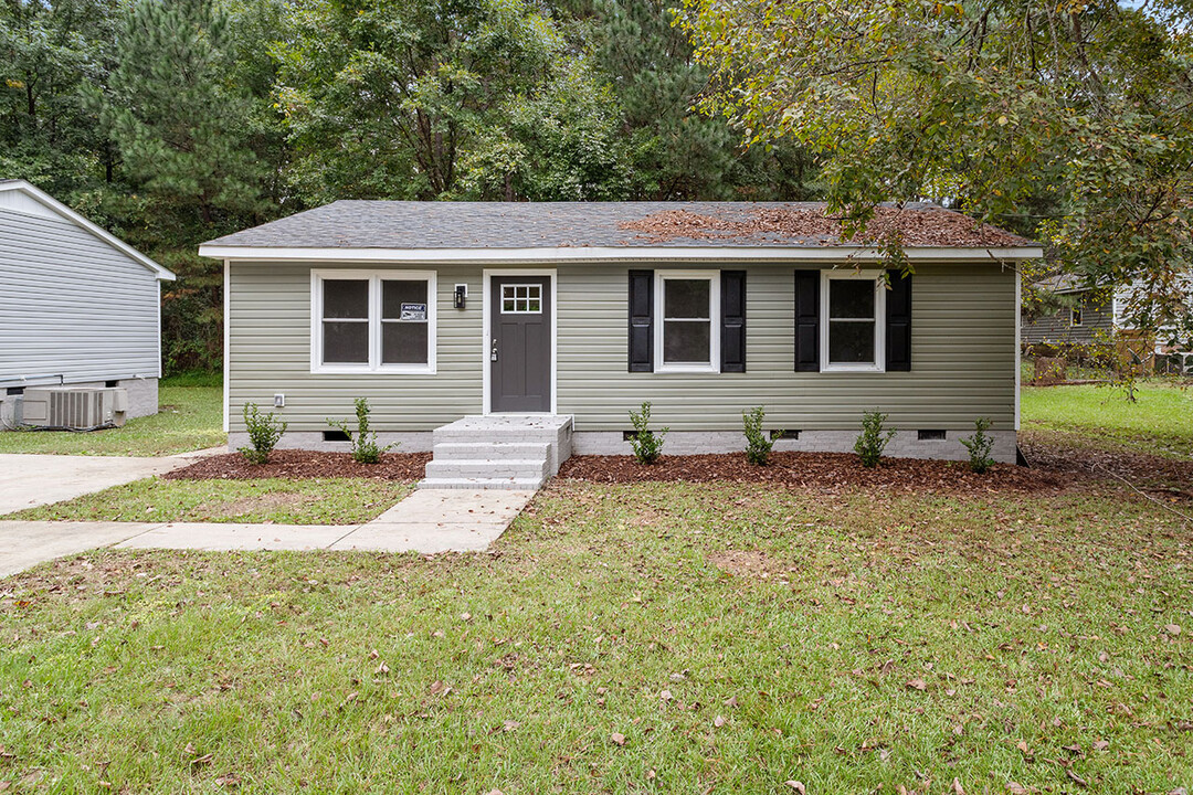 1213 Freeman Dr in Sanford, NC - Building Photo