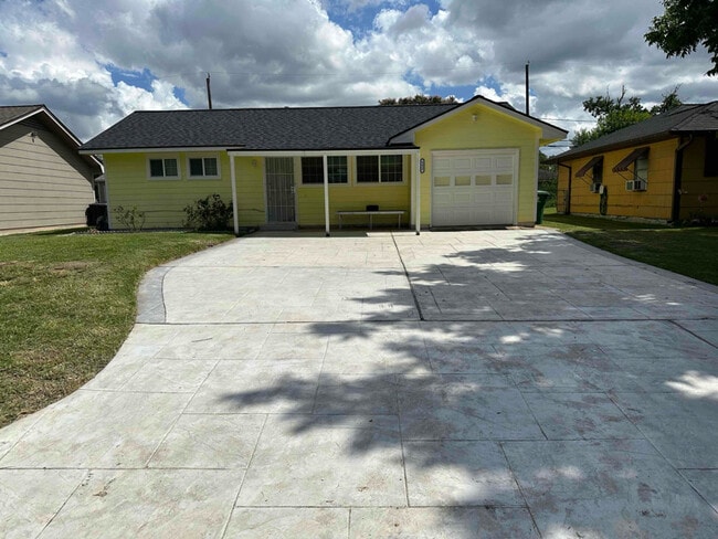 6427 Feldspar St