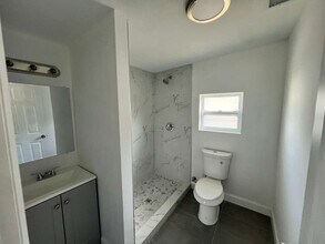 422 SW 4th Ave in Delray Beach, FL - Foto de edificio - Building Photo