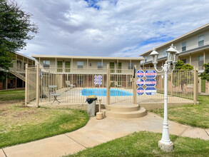 Oak West Apartments in Amarillo, TX - Building Photo - Building Photo