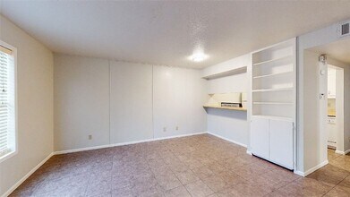 1326 Airline Dr in College Station, TX - Foto de edificio - Building Photo