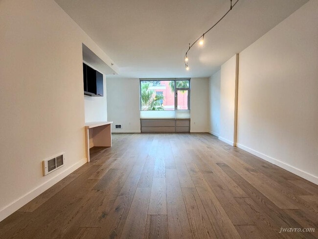 property at 170 King St
