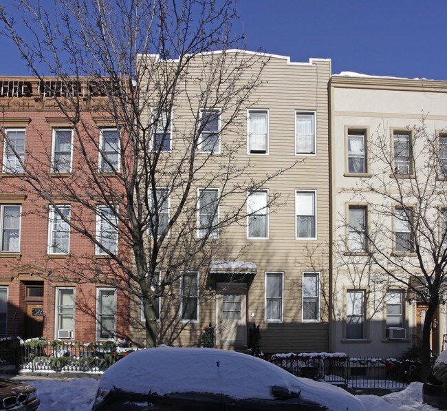 191 Kent St in Brooklyn, NY - Building Photo - Building Photo