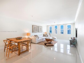 5401 Collins Ave, Unit # 1013 in Miami Beach, FL - Building Photo - Building Photo