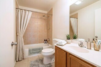 1702 W Shangri La Rd in Phoenix, AZ - Building Photo - Building Photo