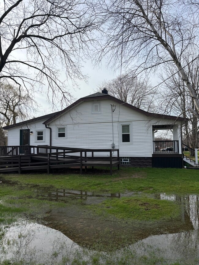 892 Bartlett Rd in Harborcreek, PA - Building Photo - Building Photo