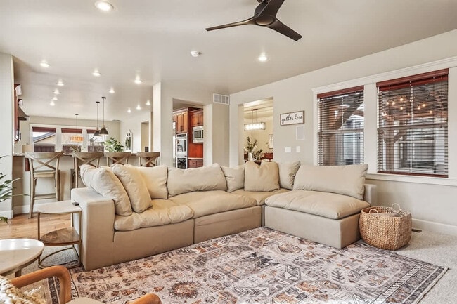 property at 611 E San Pedro St