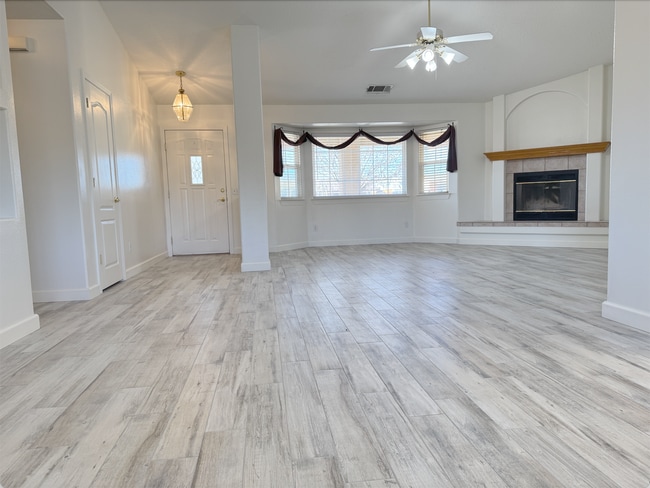 16425 Chippewa Rd in Apple Valley, CA - Foto de edificio - Building Photo