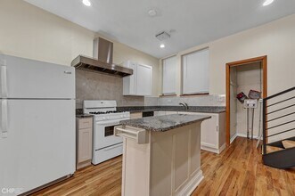 1925 W Armitage Ave-Unit -1F in Chicago, IL - Building Photo - Building Photo