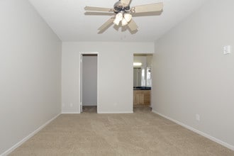 Sofi Laguna Hills in Laguna Hills, CA - Foto de edificio - Interior Photo