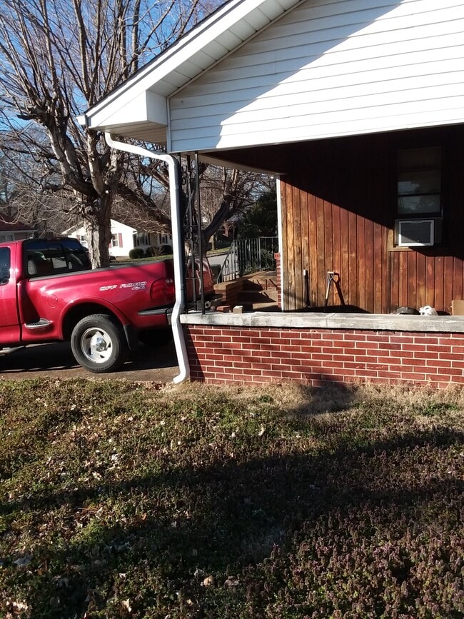 407 N McCombs St in Martin, TN - Building Photo - Building Photo