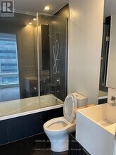 1 Bloor St E in Toronto, ON - Building Photo - Building Photo