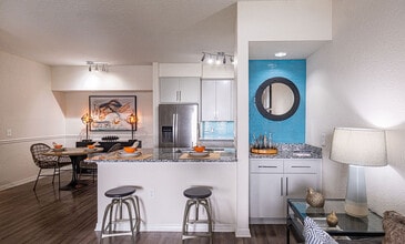 Cortland Portofino Place in West Palm Beach, FL - Building Photo - Building Photo