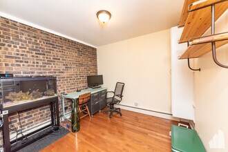 2211 N California Ave in Chicago, IL - Building Photo - Building Photo