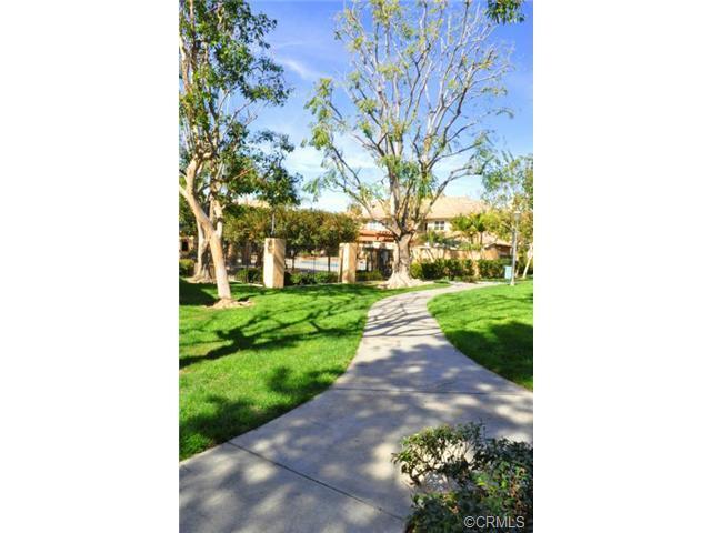 13431 Savanna in Tustin, CA - Building Photo