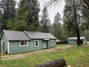 10886 Pine Hill Dr in Grass Valley, CA - Building Photo - Building Photo