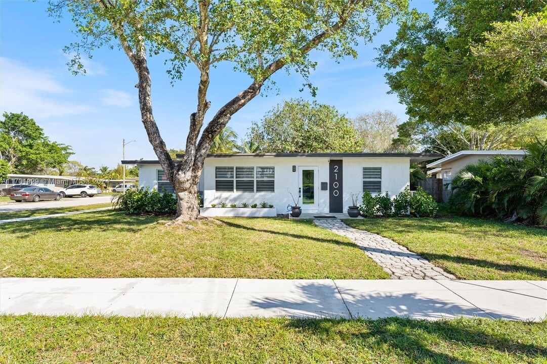 2100 SW 3rd Terrace in Fort Lauderdale, FL - Building Photo