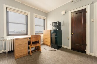 5540 S Hyde Park Blvd, Unit 725 in Chicago, IL - Building Photo - Building Photo