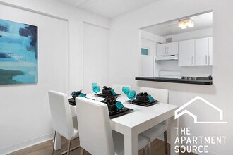 500 W Belmont Ave in Chicago, IL - Building Photo - Building Photo