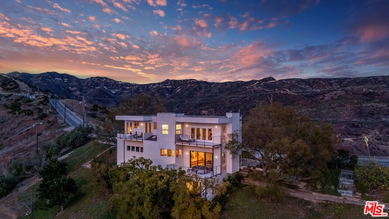 2727 Corral Canyon Rd in Malibu, CA - Building Photo