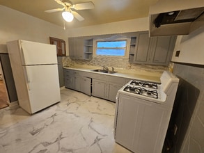 1046 W 1st St, Unit Floor 1 in Oil City, PA - Building Photo - Building Photo