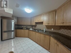 268 Bristol Rd W in Mississauga, ON - Building Photo - Building Photo