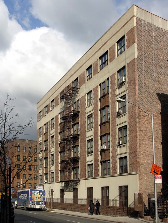 7 W 126th St in New York, NY - Building Photo