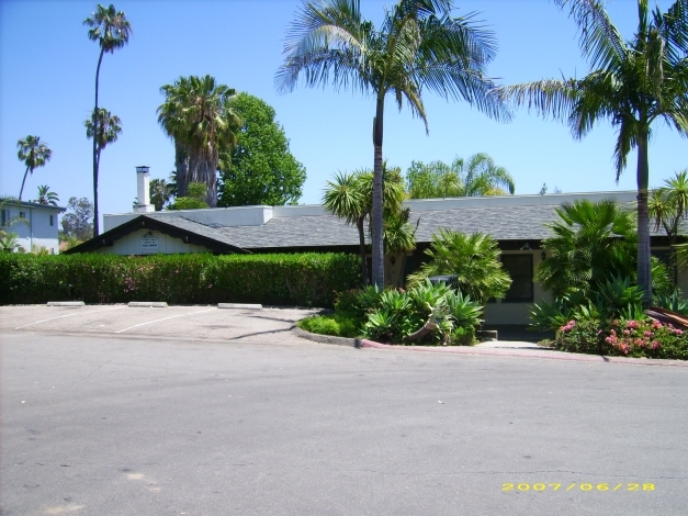 1514 Eucalyptus Hill Rd in Santa Barbara, CA - Building Photo