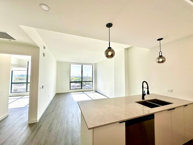 370 NW 20th St, Unit A9 in Miami, FL - Building Photo - Building Photo