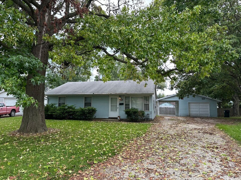 1405 Holly Hill Dr in Champaign, IL - Foto de edificio