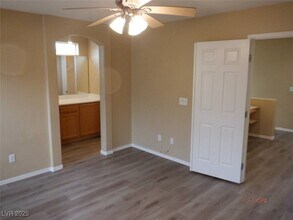 7920 Windhamridge Dr in Las Vegas, NV - Foto de edificio - Building Photo