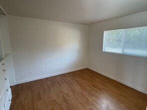 1332 Penn Cove Rd in Oak Harbor, WA - Building Photo - Building Photo