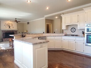 1610 Chris Ln in San Martin, CA - Building Photo - Building Photo