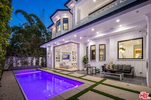 806 N Gardner St in Los Angeles, CA - Building Photo